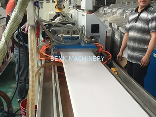 Linha imprimindo de carimbo quente máquina da extrusão do perfil do PVC, máquina da fabricação da porta do PVC
